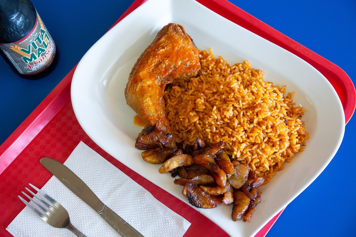 Jollof rice with chicken and dodo (plantains)