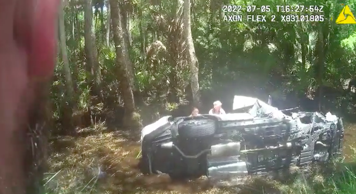 Volusia County Sheriff’s Office bodycam footage shows first responders, witnesses pulling woman from submerged SUV | Orlando Area News | Orlando