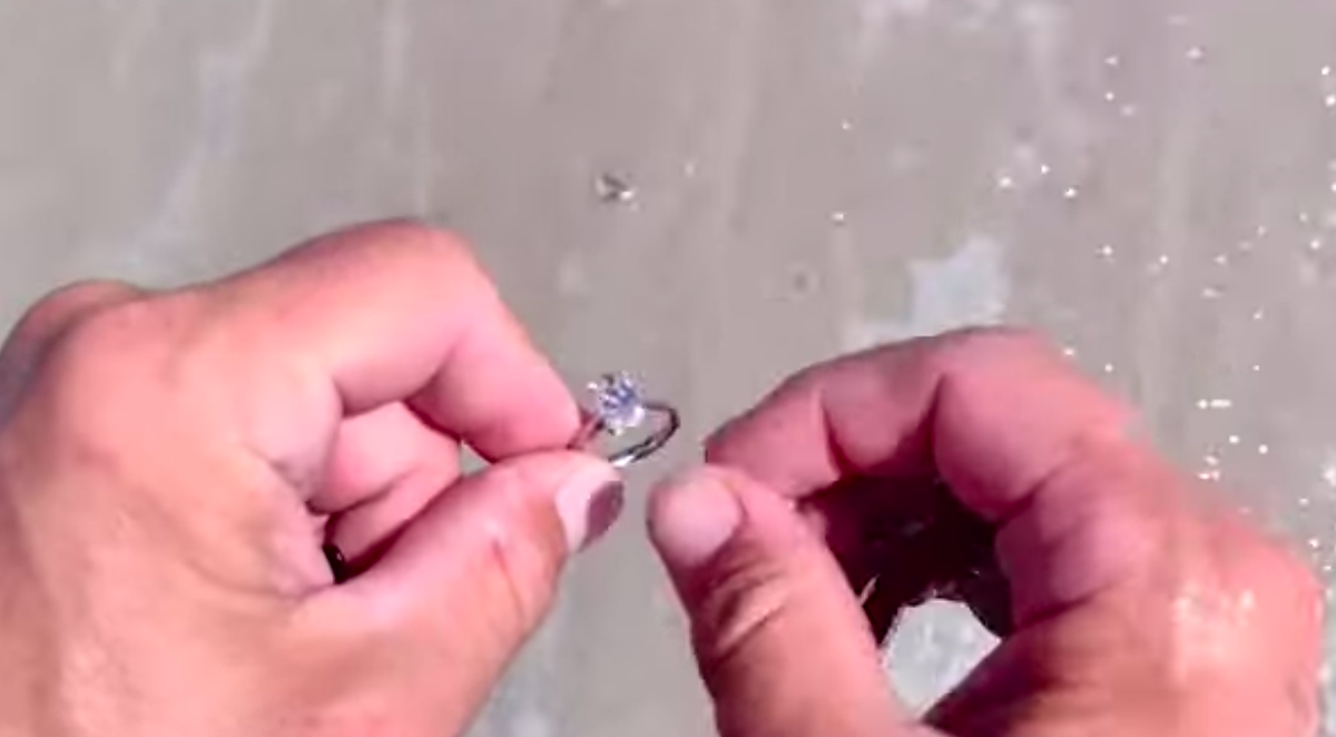 Florida man uncovers K diamond ring on beach, gives it back to owners | Florida News | Orlando