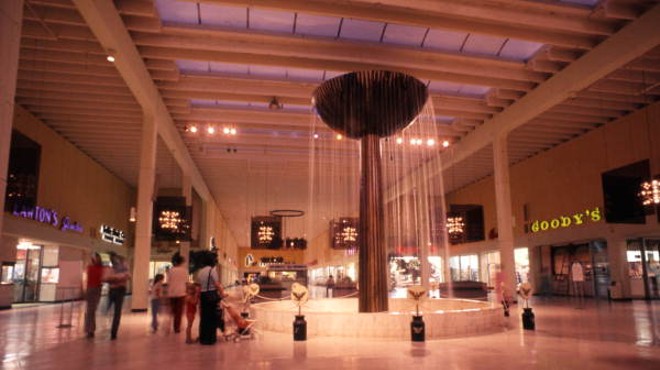 A 1969 photo of the fountain inside the Winter Park Mall
