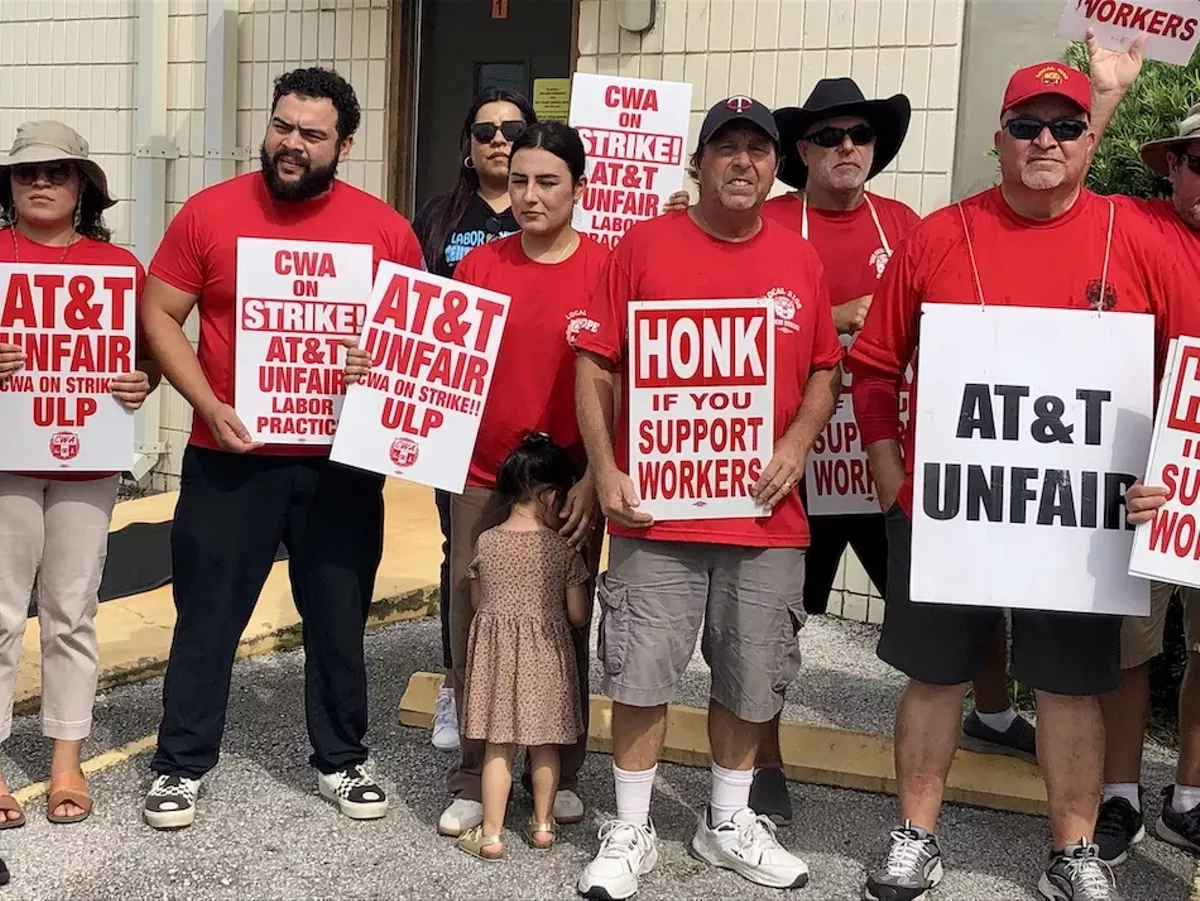 AT+T workers in Orlando and across the southeast mark nearly one month on strike