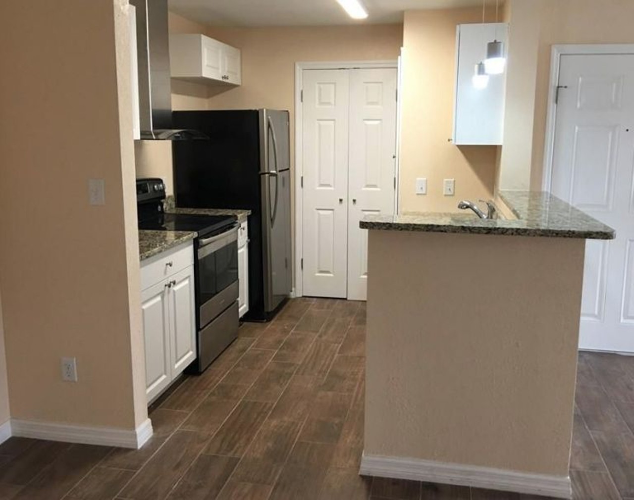 5600 Devonbriar Way, Orlando
$1,175/mo
2 bed, 2 bath, 935 sqft
The flow of this living space blends the lines from the kitchen into the living room. Plus look at those fresh appliances and counters.