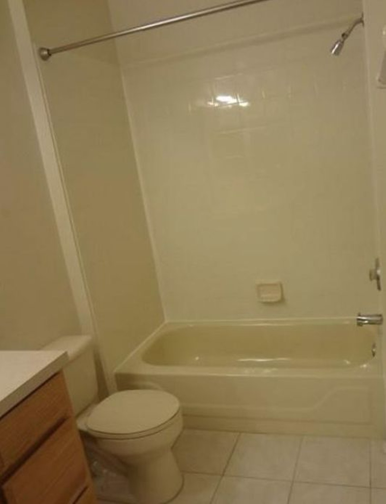 7123 Yacht Basin Ave, Orlando
$1,250/mo
2 bed, 2 bath, 1,050 sqft
It isn't a fancy bathroom, but there is a tub for when you need a soak.