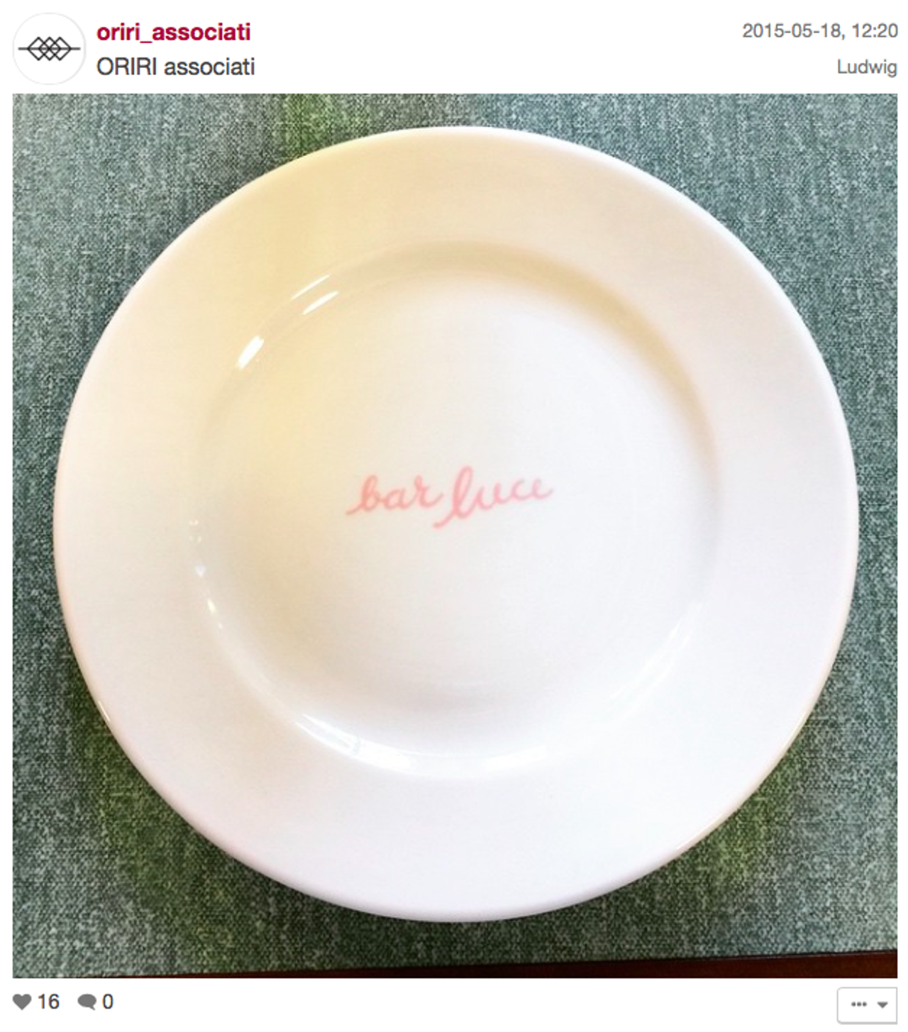 ... the plates are gorgeous (we're willing to bet they lose a fair few bits of china to pilfering fans) ...