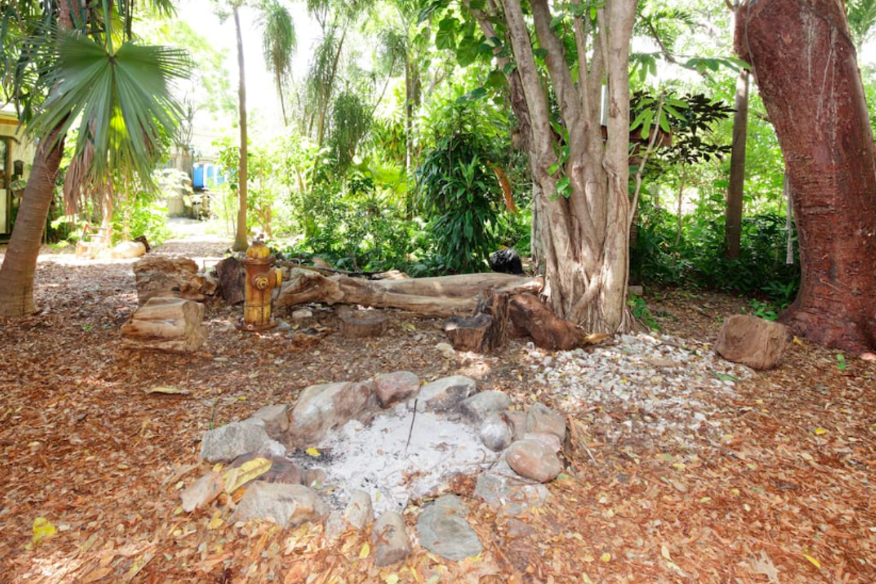 There's a fire pit.
image via Airbnb listing
